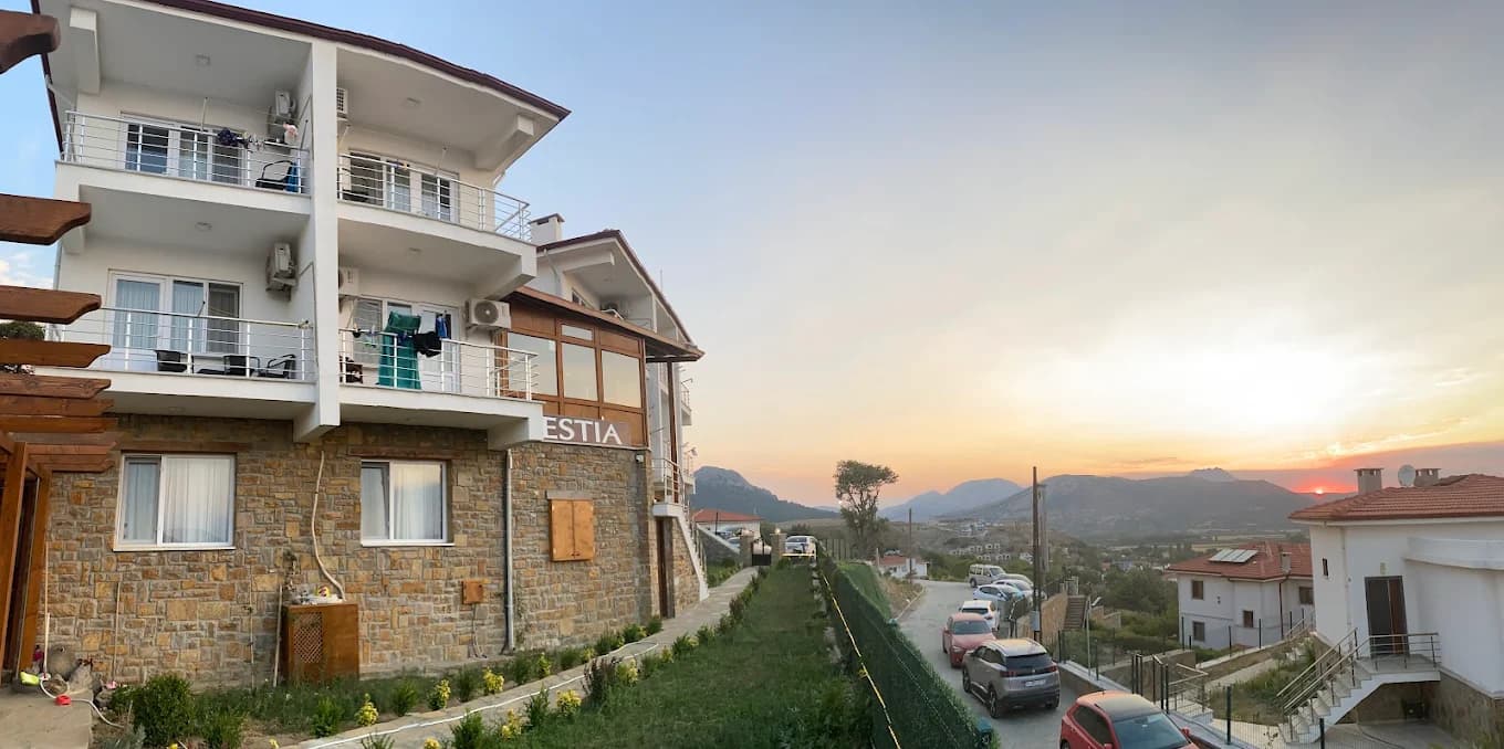 Estia Konukevi Hakkında